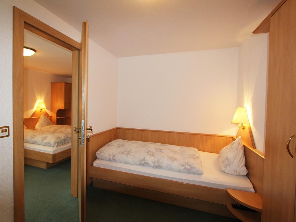 Hotel Monte-Moro Saas-Almagell Quarto foto