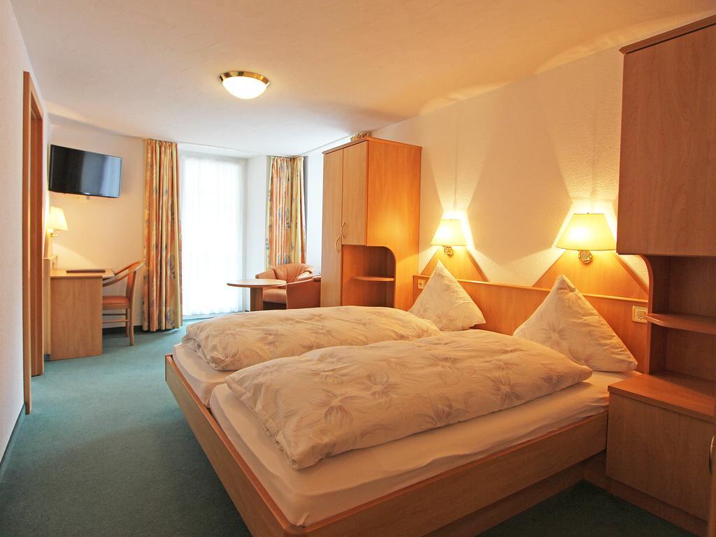 Hotel Monte-Moro Saas-Almagell Quarto foto